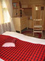 Африканский плед, комод, стул, стенной шкафчик